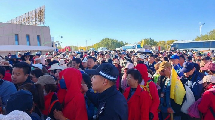 額濟納胡楊林景區(qū)今年為何這樣“紅”？